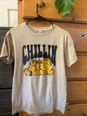 Garfield "CHILLIN" Graphic Tee - Tan and Yellow